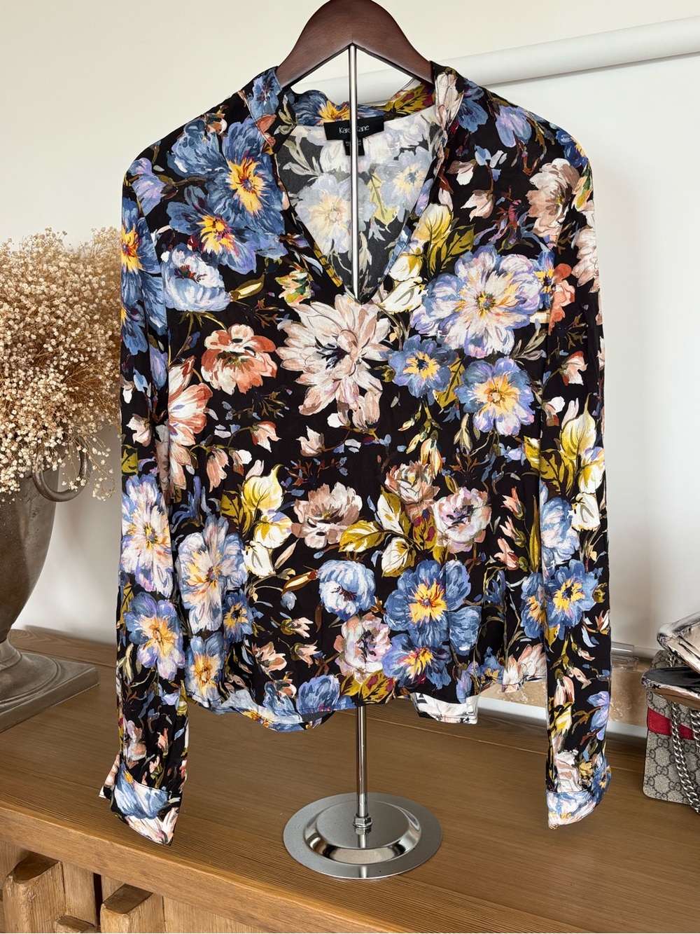 Karen Kane Floral Blouse M Black Blue Pink 100% Viscose Silk Feel V-Neck Y2K - Picture 14 of 15